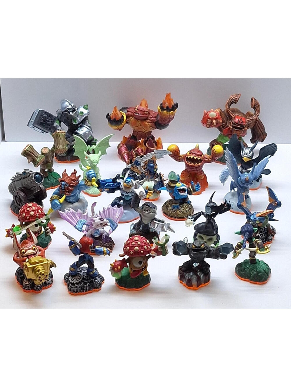 Lot Of 24 Skylanders Giants, Swap Force, Trap Team Figures Hex LightCore Mini